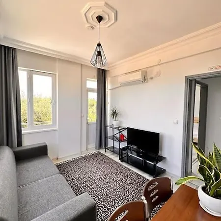 Muekemmel Konumda, Ferah Apartment